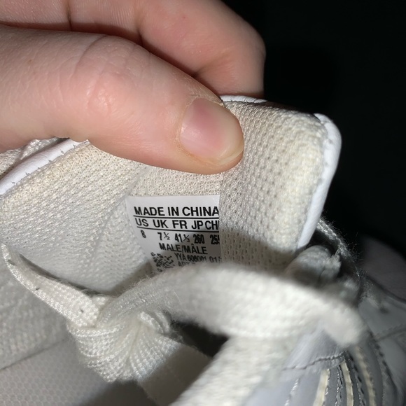 Women’s size 10 /Men’s size 8. Adidas Super Stars - Picture 3 of 7